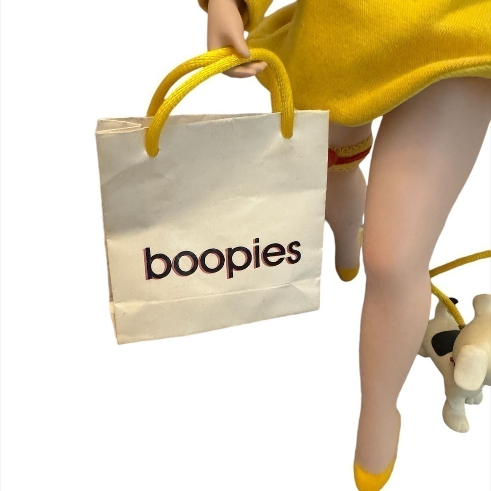 Betty Boop 1995 Porcelain Figurine Shopping Spree - Picture 5 of 9